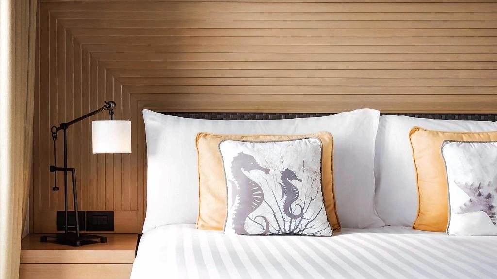 One Bedroom Suite Ocean Coral Lounge - Bed at Amari Phuket