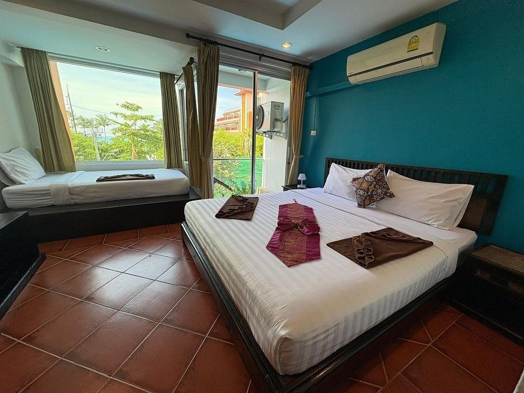 Deluxe Triple Room with balcony at Porterhouse Beach Hotel