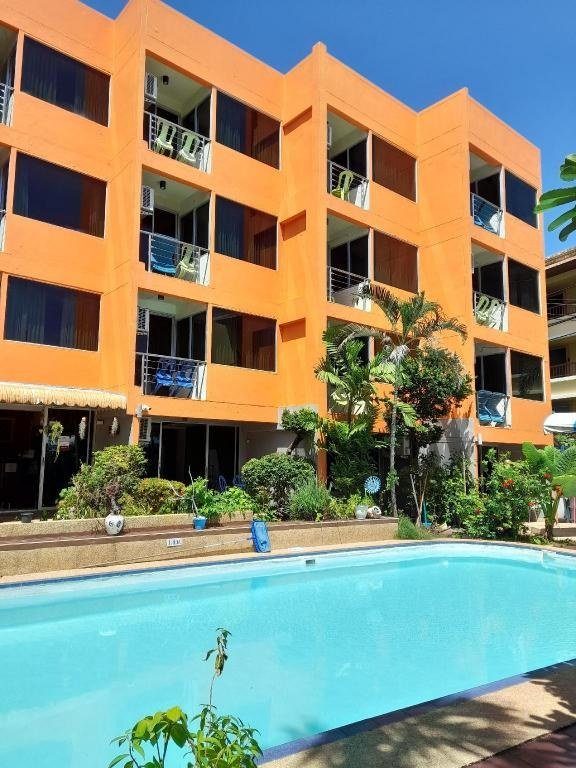 Swimming pool at Porterhouse Beach Hotel
