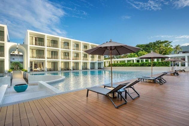 Swimming pool at Patong Beach Hotel by See2Sea