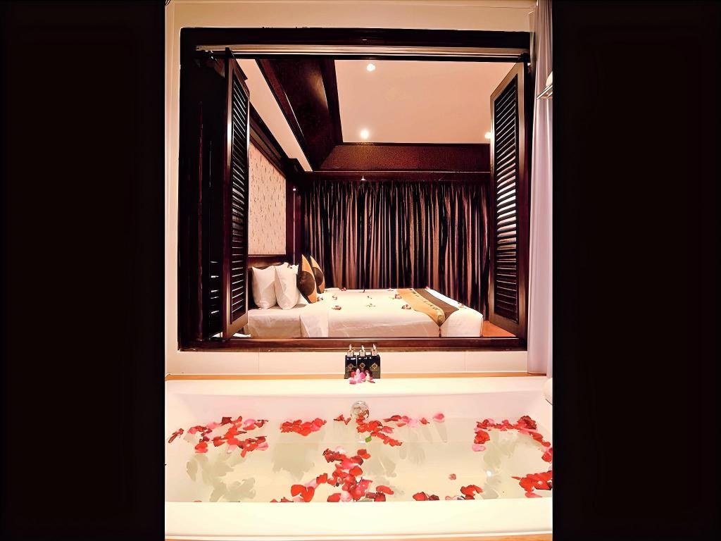 2 Bedroom Suite at Rayaburi Hotel Patong